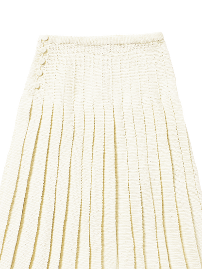 pleated skirt