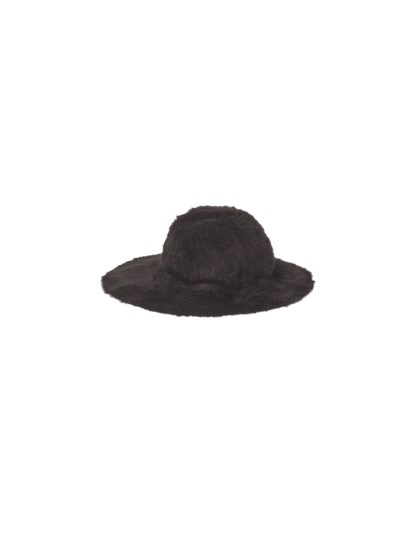 wide brim hat